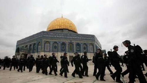 Dozens of settlers break into the AlAqsa Mosque in the protection of the occupation police