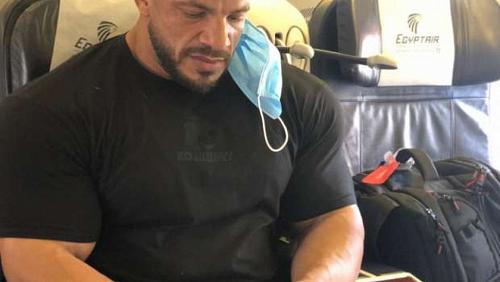 Beige Rami leaves Cairo airport to New York to participate in Mister Olympia 2021