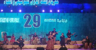 Nesma Mahjoub is trained an audience of the castle in the most beautiful songs