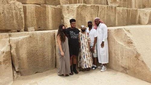 The messages of the family of Gloria after achieving her dream visit the pyramids