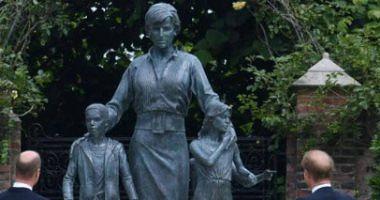 Hundreds of Princess Diana lovers visit their statue at Kensington Palace