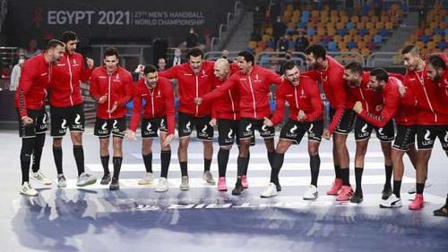 The Sisi handball team with our nights in the previous world championship