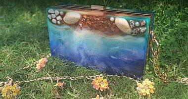 Esra designed bags carry a piece of nature decorated with dried flowers and sea sites