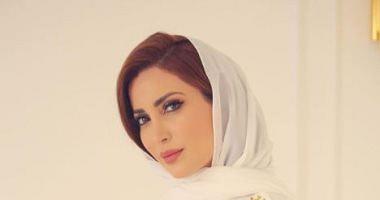 Nisreen Tafesh in the veil congratulates its followers Eid alAdha