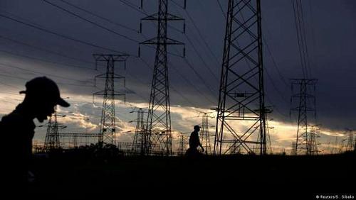 Economic expert postponing raising electricity prices costs the country 8 billion pounds