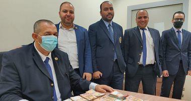 Cairo airport customs foils attempt to smuggle the amount of foreign exchange