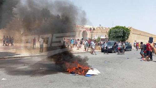 URGENT protesters storm the Muslim Brotherhood in Kairouan Tunisian