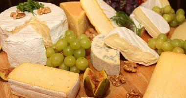 Learn about the nutritional value for the different types of cheese and their benefits for your health