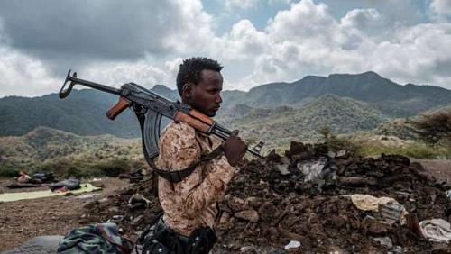AFP 20 killed and thousands of displaced people in the battles in a neighboring region of Tigray Region