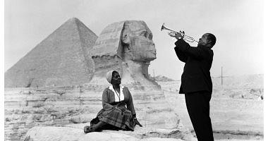100 universal images Louis Armstrong plays in front of Sphinx and the singer wife listen