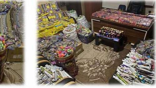Set 100 thousand pieces of fireworks in a container at Sokhna port