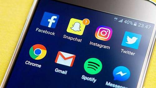 Warning for owners of phones from fake Facebook and YouTube applications