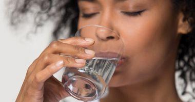 6 Benefits to drink water on an empty stomach expelling toxins and tremble the colon