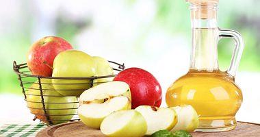 Apple vinegar treatment is an effective home cleansing skin and promotes heart health