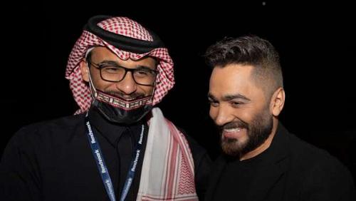 Tamer Hosny hijack attention in one of the most powerful grandmothers