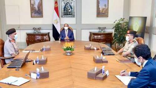 Sisi meets with the head of the Engineering Commission for the Armed Forces