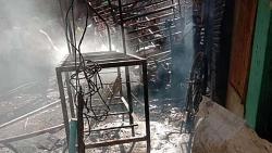 وخلف كواليس المشهد الأخير استشهد أحد ضحايا حريق مخبز دار السلام في أحضان بعض الناس