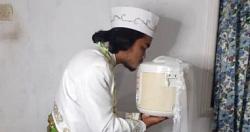 رخصة غريبة تزوج الرجل الإندونيسي من طباخ أرز وطلقها بعد أربعة أيام صورة فوتوغرافية