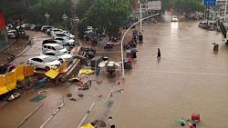 فيضانات تركيا المياه تزيل عشرات المنازل