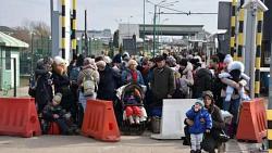 خلل في قطار تقني يؤخر إجلاء الأوكرانيين إلى بولندا