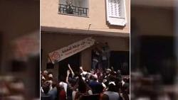 وهاجم متظاهرون مقر الجماعة في مدينة سوسة التونسية وأحرقوا أعلامها