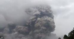 فيديو إجلاء ملك تونجا من القصر بعد ثوران بركان