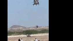 طيران شرطه عمان ينقذ مواطنين جرفتهم مياه الامطار فيديو
