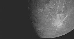 التقطت المركبة الفضائية جونو صورًا مذهلة لأقمار المشتري العملاقة