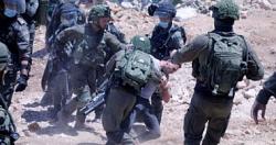 أصيب مواطن طاوي وشخصان من دائرة الصحة الفلسطينية برصاص الاحتلال جنوب مدينة نابلس