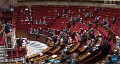البرلمان الفرنسي يقر جواز اللقاح شرطا لدخول الاماكن العامه