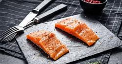 خفضت دراسة عن تناول سمك السلمون من خطر الإصابة بسرطان الأمعاء بنسبة 50٪