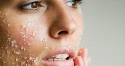 طرق ووصفات طبيعية لإزالة خلايا الجلد الميتة لحماية بشرتك