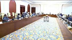 بشكل عاجل تقبل سيادة السودان استقالة وزير العدل وتعزله من منصب رئيس القضاء