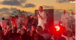 شهد حفل هضبة عمرو دياب بالساحل الشمالي مشاركة جماهيرية كبيرة مقاطع الفيديو والصور