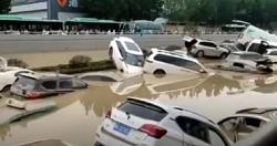 لقطات جديده لغرق عشرات السيارات سبب الفيضانات فى الصين