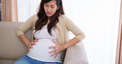 لماذا تشعرين بالام البطن خلال الحمل؟ 6 اسباب ابرزها نمو الرحم