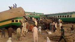 عاجل ارتفاع قتلى حادث تصادم قطاري جنوبي باكستان الى 35 شخصا