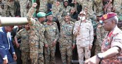 رئيس مجلس السيادة السوداني يزور سلاح المدرعات