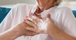 5 اعراض هتقولك قلبك فى خطر ابرز مضاعفات الامراض القلبيه واسباب الاصابه