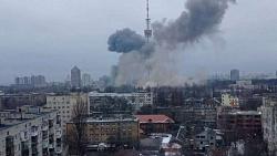 حارب حريق نوفايا كاكوفا سمعت سلسلة من الانفجارات في لوهانسك