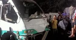 سجن سائقي الميني باص اللذين تسببا في حادث قطار حلوان لمدة 4 أيام