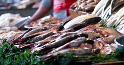 سعر الأسماك في سوق Aote اليوم البلطي والمعكرونة وسرطان البحر غير مكلفة