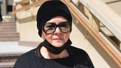الفنانه دلال عبدالعزيز تعود لمنزلها خلال ساعات حال تحسن حالتها