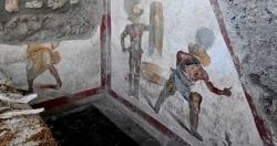 بعد سنوات من السرقة ، عادت ثلاث لوحات جدارية رومانية قديمة إلى بومبي