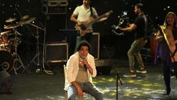 جلس محمد منير يغني ويرقص روبي في حفلة الساحل الشمالي صورة فوتوغرافية