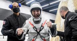 بعد ستة أشهر من الغياب رائد فضاء أمريكي يحتفل بعودته إلى الأرض