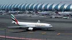 تصادم طائرتين بمطار دبي السلطات الاماراتيه تامر الاغلاق لمده ساعتين