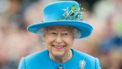 وسائل اعلام بريطانيه الملكه اليزابيث ستمارس مهامها رغم اصابه ظهرها
