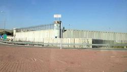 مسدس يثير الرعب في سجن جلبوع الاسرائيلي طلع لعبه ومصنوع من الاسفنج