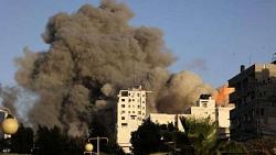 لحظه قصف طائرات اسرائيليه لبرج الشروق السكني في غزه فيديو